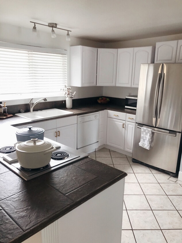 Photo - 820 Bourdeaux Dr (Midvale, UT)