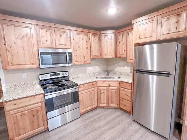 Photo - 1060 Louis St