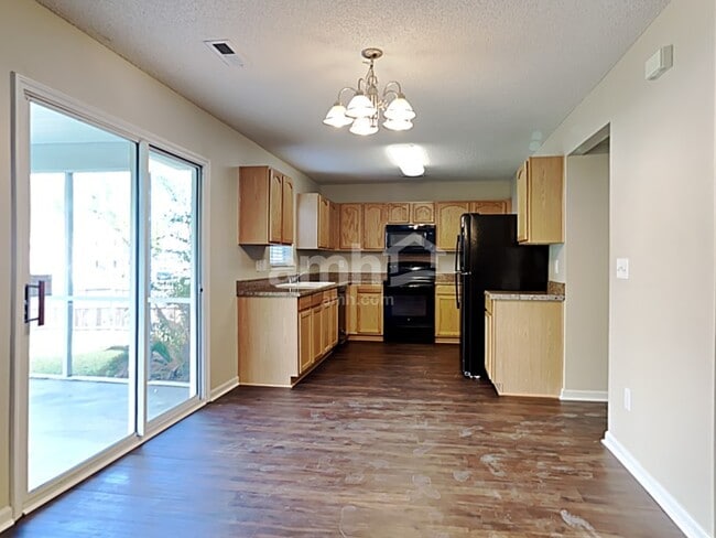 Photo - 133 Broken Branch Dr