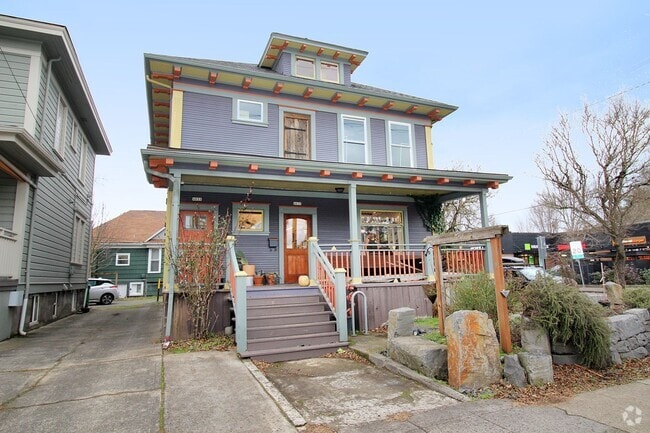 Building Photo - 4033 SE Hawthorne Blvd Unit B Rental