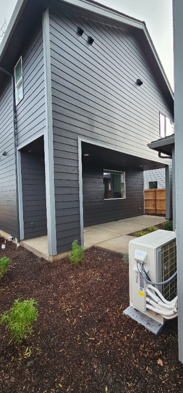 Photo - 877 Park Ave NE