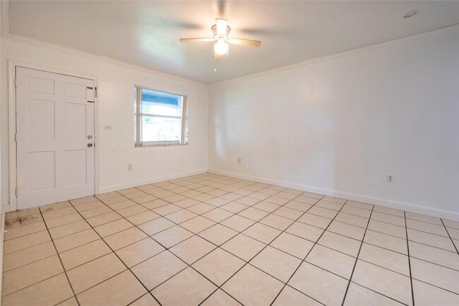Photo - 6170 Southwest 43rd Street, # 1-2 Unidad # 1-2