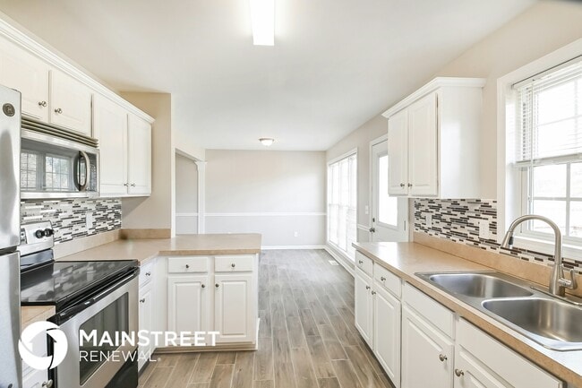 Photo - 60 Knottingham Ct