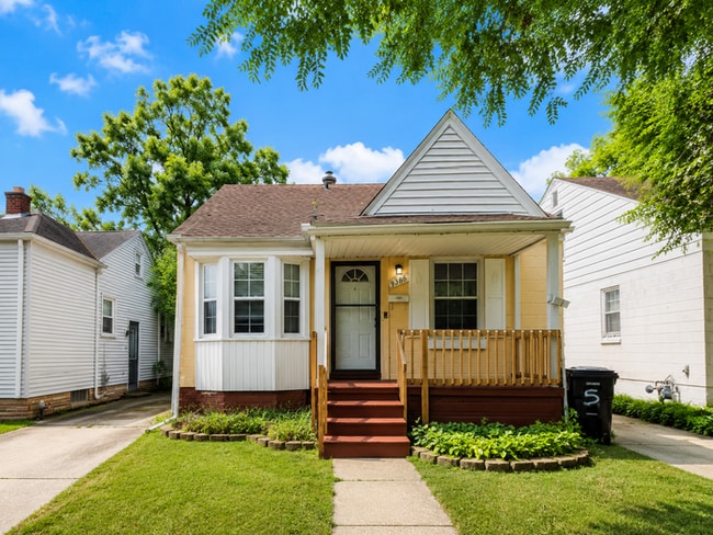 Building Photo - a charming Detroit rental home - section 8 and other HCV programs available