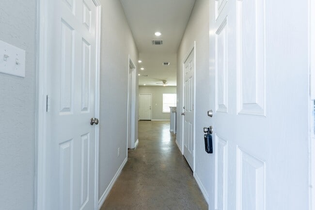 Photo - 6906 Crestway Dr Unit 2