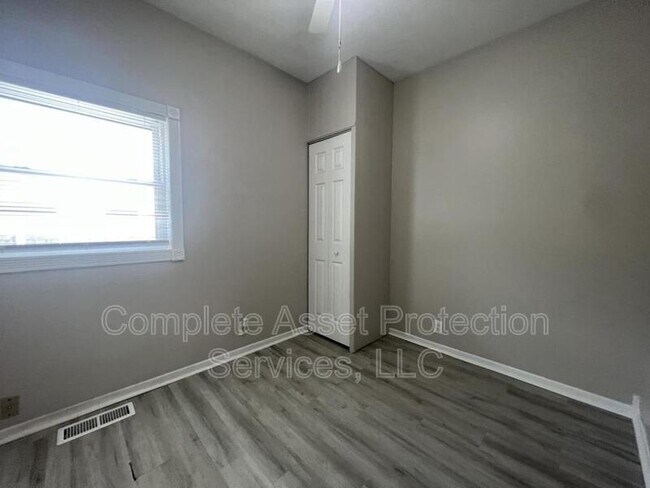 Photo - 111 Laurel St