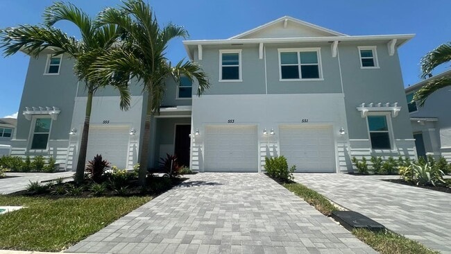 Photo - 553 Rivergrass St