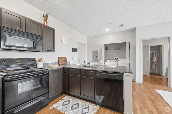 2BR, 2BA - 731SF - Kitchen