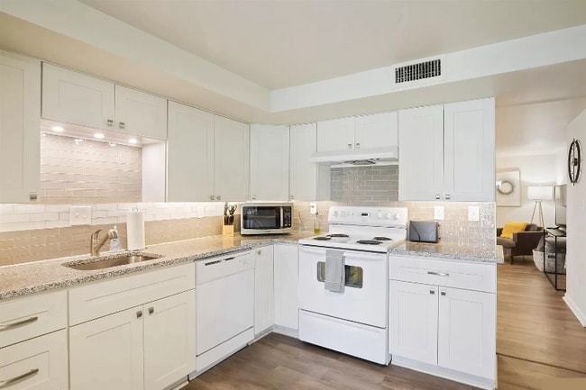 Photo - 120 S 38th Ave