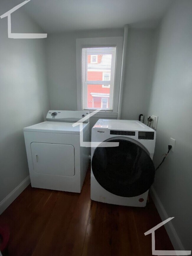 Photo - 9/1 Spacious 1BR with EIK, heat inc, eleva...
