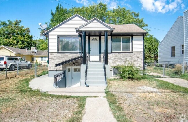 Building Photo - Forrest Ogden Duplex Unit Upstairs ( A) Rental