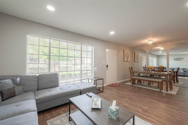 Photo - 2121 Fountain View Dr Unidad 15