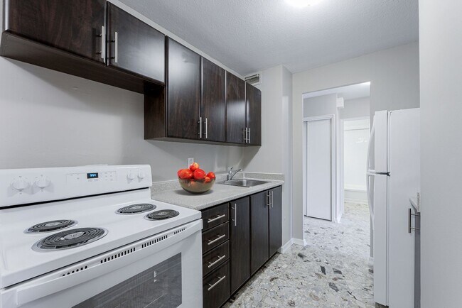 100 Roehampton Ave