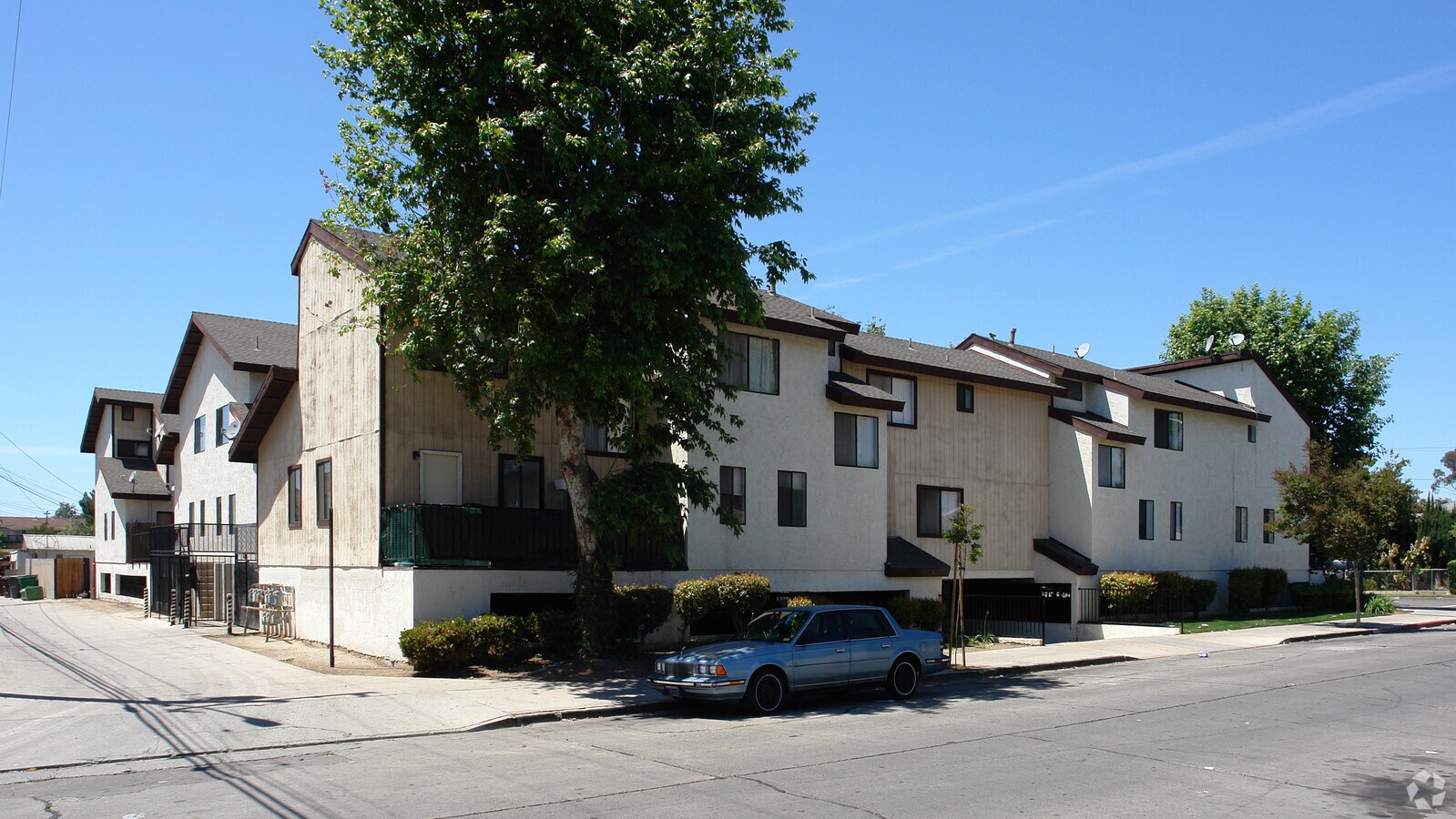 Photo - 520 E Walnut St Townhomes