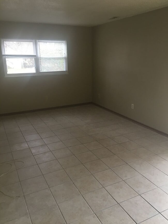Photo - 3 BR 1.5 BA Home off 62 in Farmington