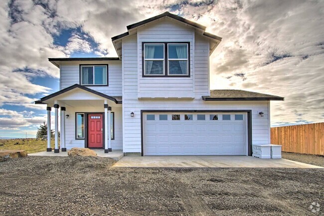 Building Photo - 3 Bedroom 2.5 Bathroom House In Cle Elum W...