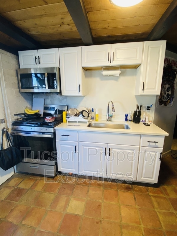 Building Photo - 2126 E Silver St