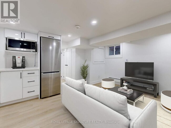 Photo - 250 Major St