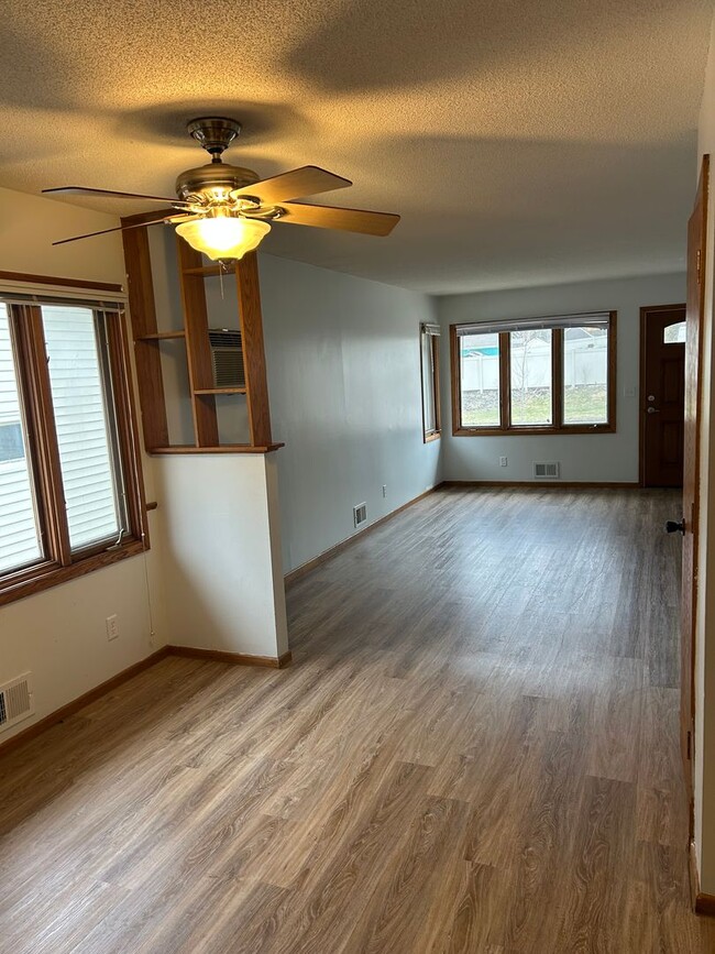 Building Photo - 1663-1665 Leone Unit 1665