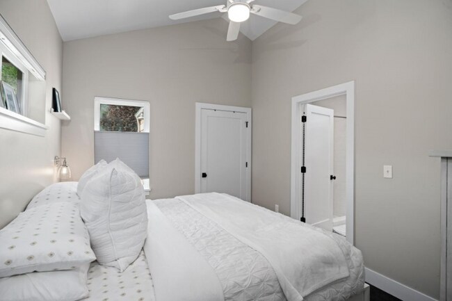 Photo - 419 S 3rd St W Unidad C