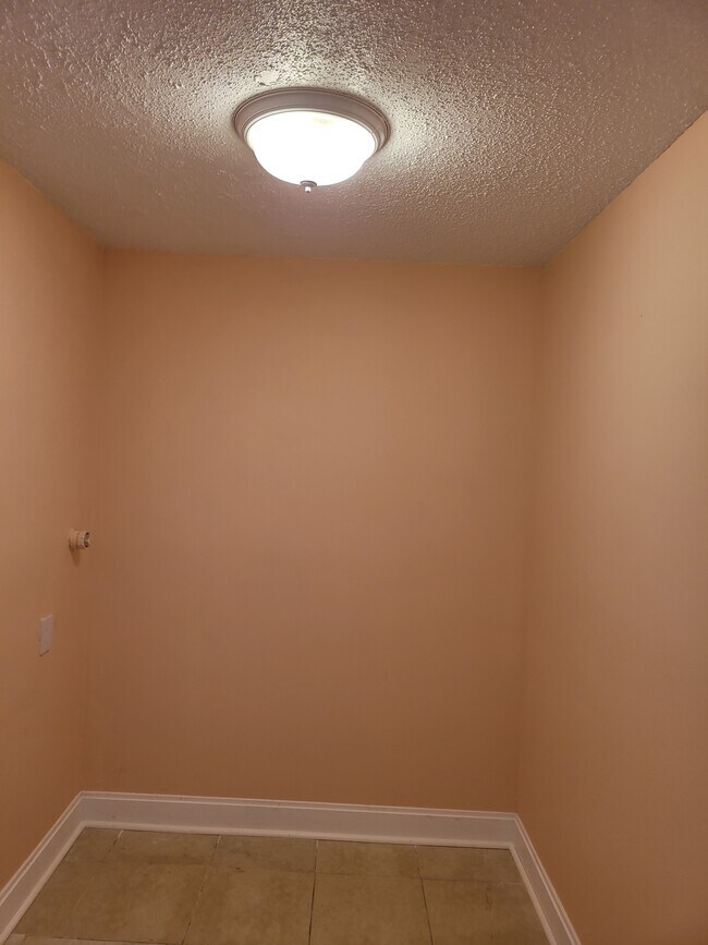 Photo - 5020 Norma Elaine Rd Unit B