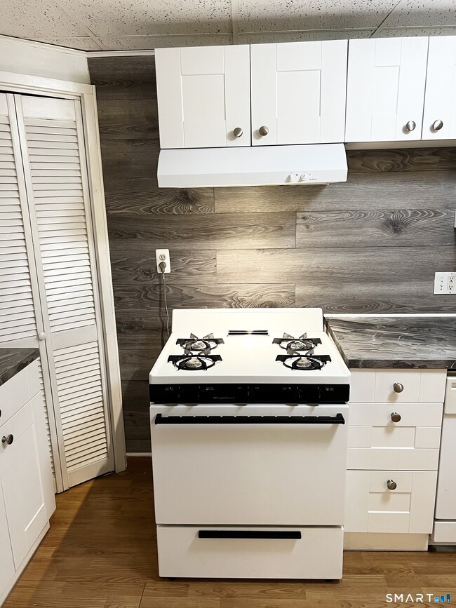 Photo - 143 William St Unit A