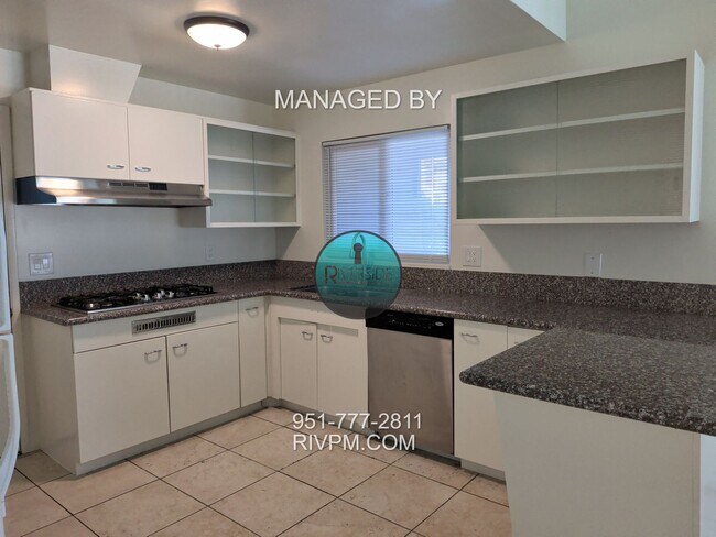 Photo - Mid-Century Modern Beauty with Spacious Backyard