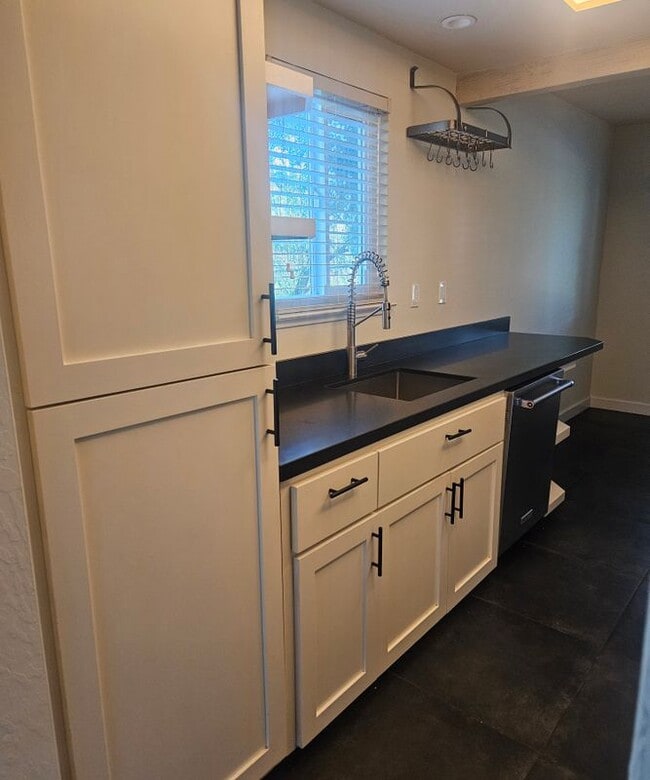 Photo - 8711 Mountain Blvd