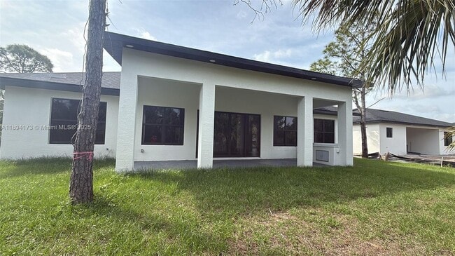 Photo - 241 Pembroke Dr