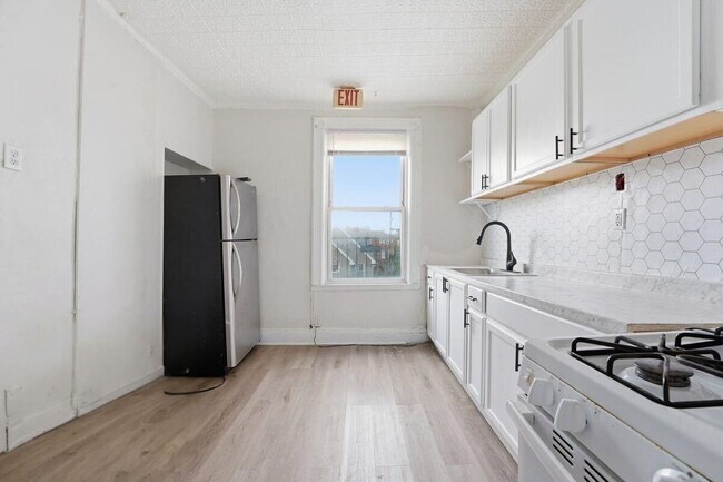 Photo - 335 47th St Unidad 3