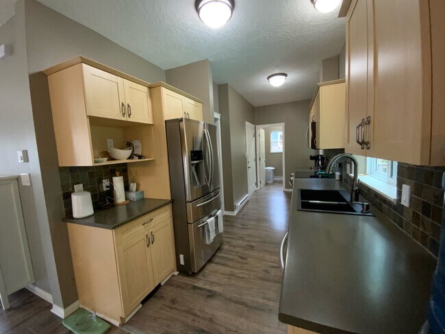 Photo - 936 Starling Pl