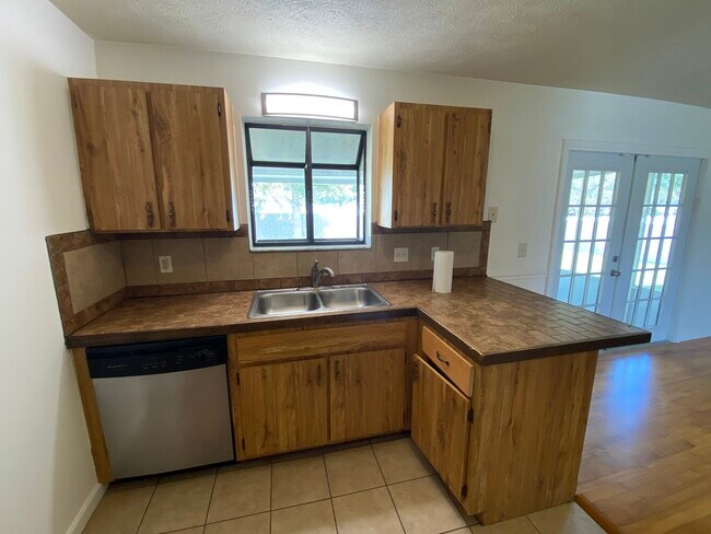 Photo - 5 Teak Loop Ln