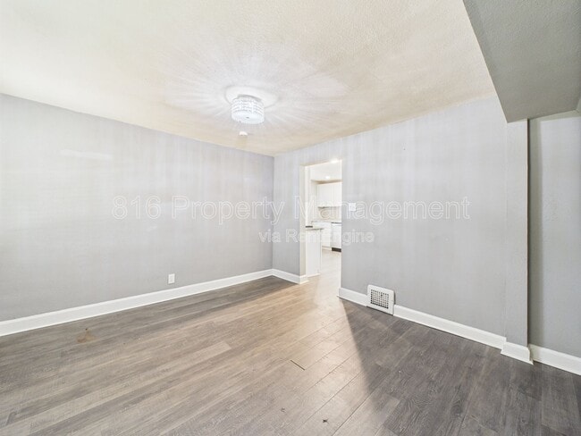 Photo - 701 W Kansas St Unit B