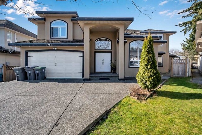 Building Photo - 7965-155A 155a St Unit B