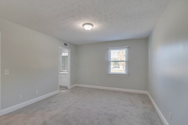 Photo - 832 Tibet Ave