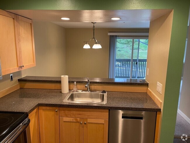 Building Photo - Spacious, Top Floor 2 Bed 2 Bath w/Pool an... Unit D308 Rental