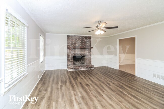 Photo - 3692 Cambridge Dr SW