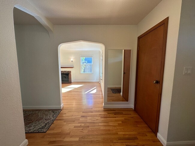 Photo - 406 N Santa Cruz Ave