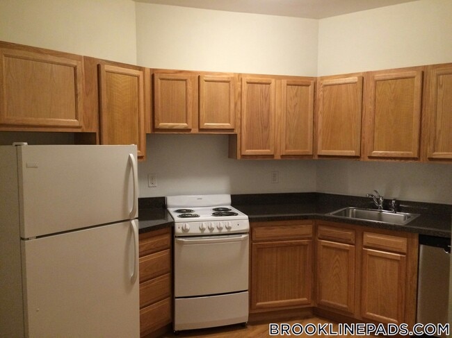 Photo - 1589 Beacon St Unit 4