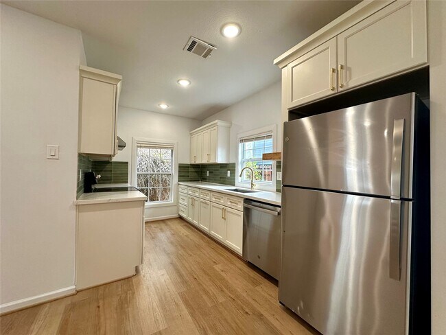 Photo - 808 Oakhurst St Unit 2