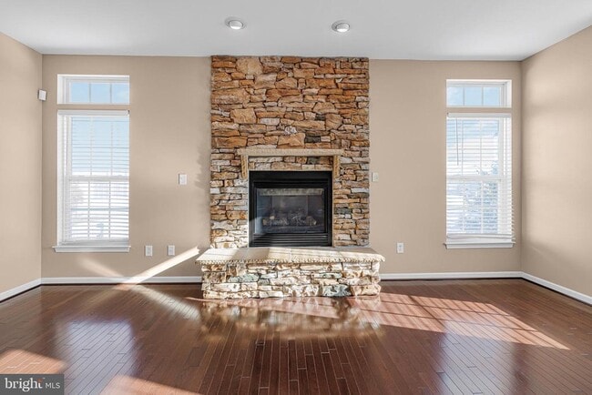 Photo - 206 Markham Ct