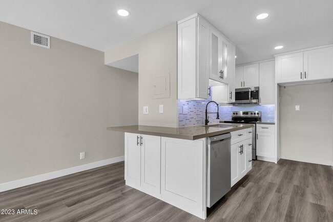 Building Photo - 7625 E Camelback Rd Unit 248A