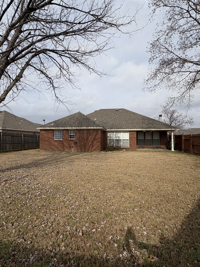 Photo - 918 Hallwood Ln