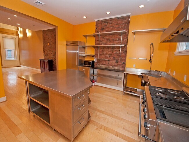 Photo - 1922 E Carson St