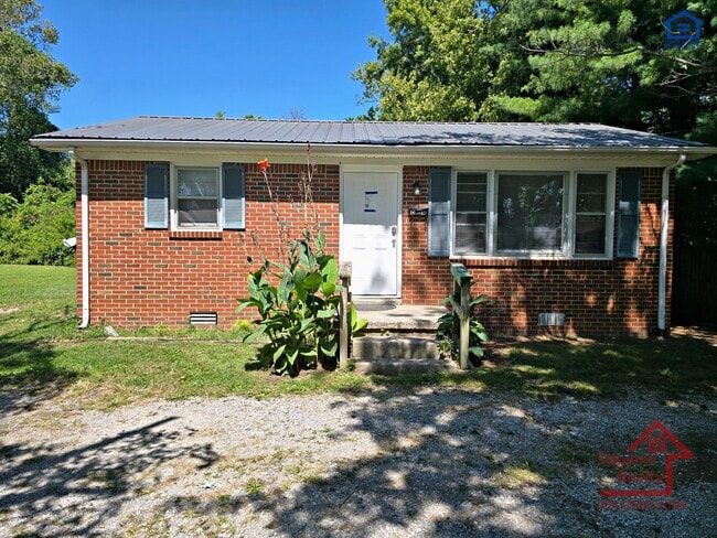 Building Photo - 15 W Borden St Rental