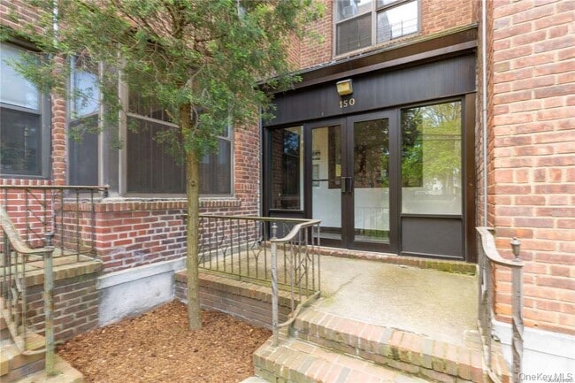 Photo - 150 S Middle Neck Rd Unit 1B