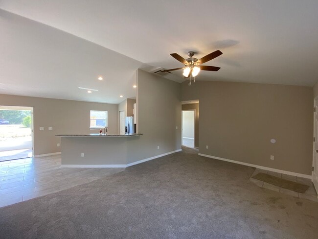 Photo - Desirable SE Ocala Neighborhood 3/2/2 *WON'T LAST*