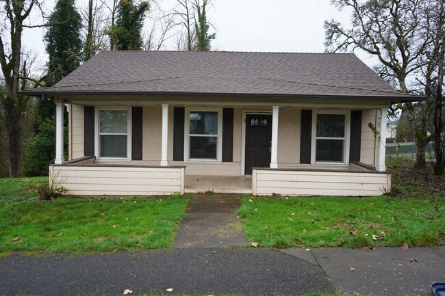 Building Photo - 305 SE Everett St