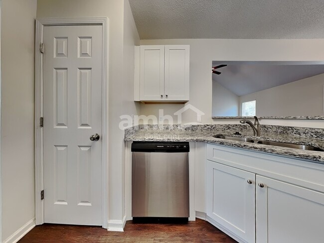 Photo - 128 Nandina Wy