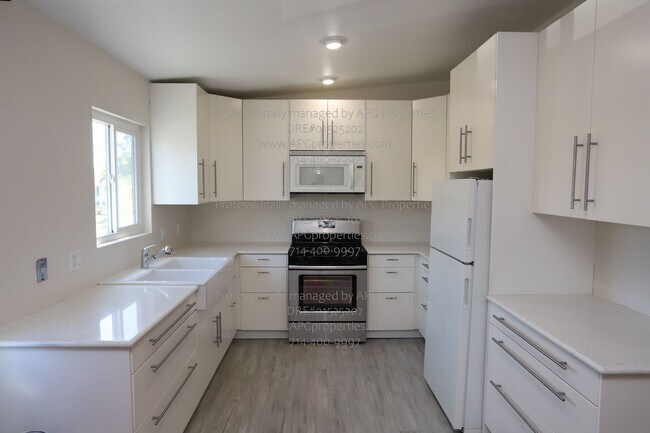 Photo - 636 E Birch St